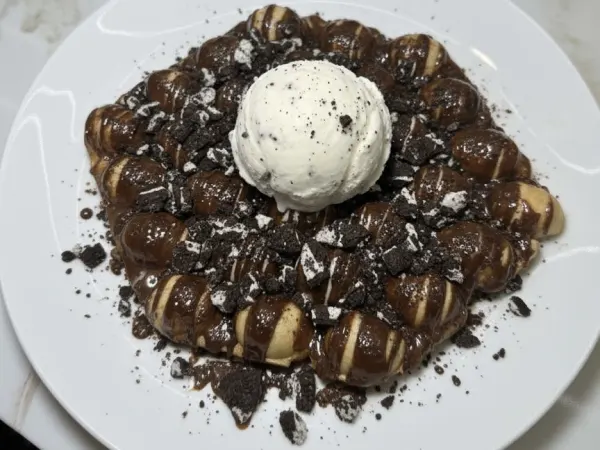 Oreo Bubble waffle (Vanilla Ice Cream) at Mocha Melt Cafe in Old City Philadelphia