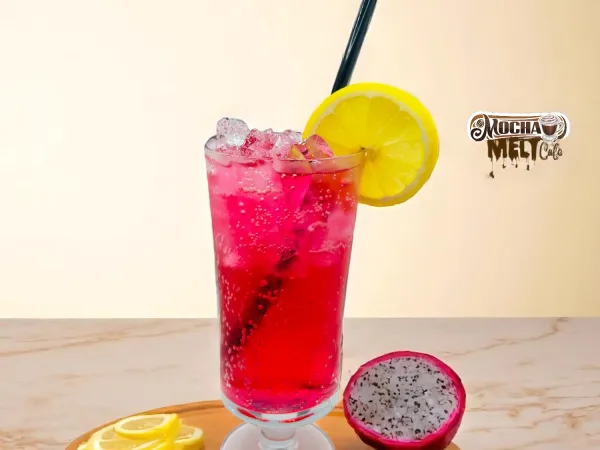 Dragon Fruit at Mocha Melt Cafe in Old City Philadelphia
